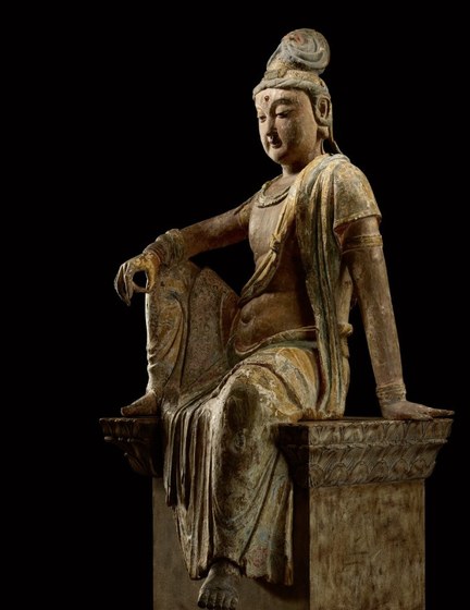 Song-dynasty Avalokiteshvara wood sculpture, side view