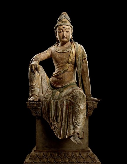 Song-dynasty Avalokiteshvara wood sculpture, front view